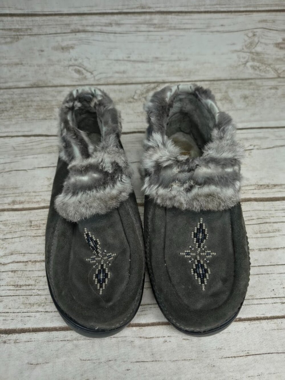 Manitobah Mukluks Short Grey Ankle Boots Women Size 8
